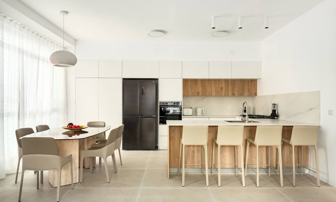 Tel Aviv City Center Apartment | Central & Bright Designer Getaway