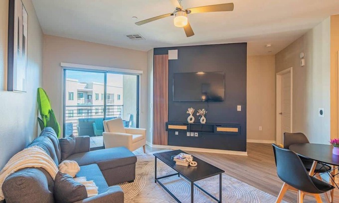 Orange Heights Apartment | Central City Retreat | Pool, Gym, Parking & W/D