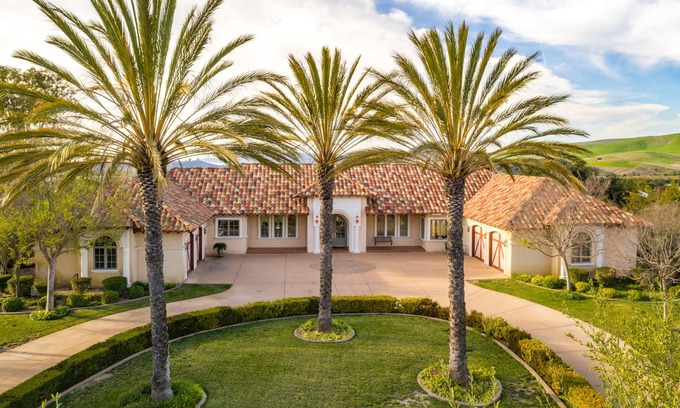 Nipomo House | Central Coast Luxury Estate with Pool, Professional Putting Green, & Pickleball