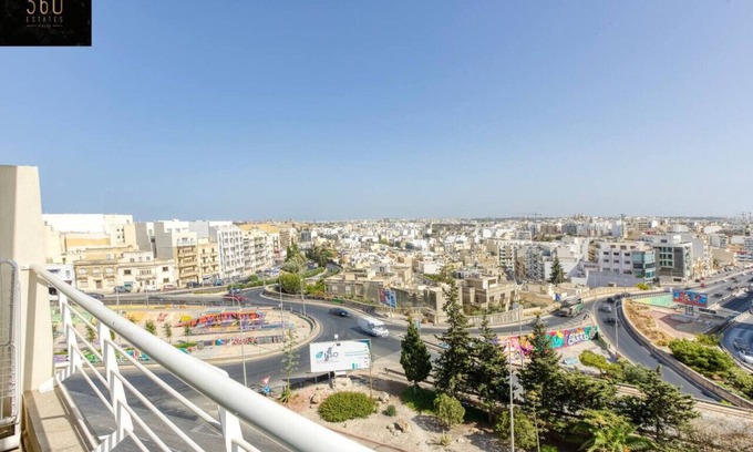 Msida Apartment | Central duplex penthouse with WIFI/AC & terrace