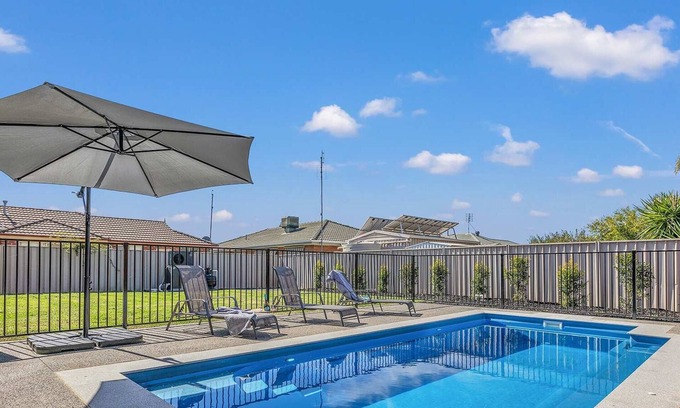 Echuca House | Central Echuca Escape | Heated Pool | 3 BDR