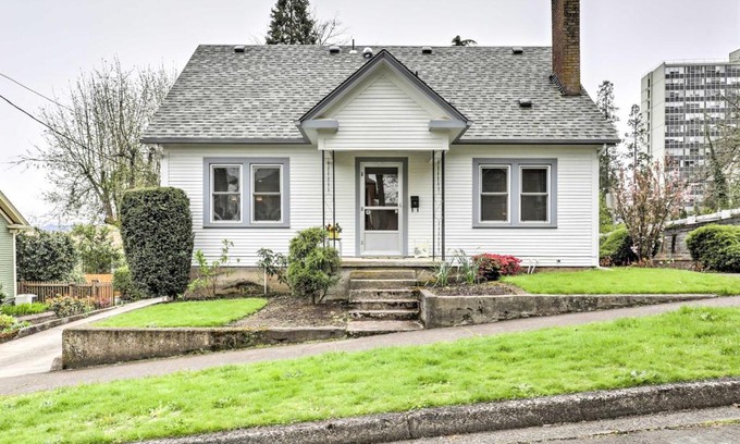 Market District House | Central Eugene House with Updated Interior and Yard!