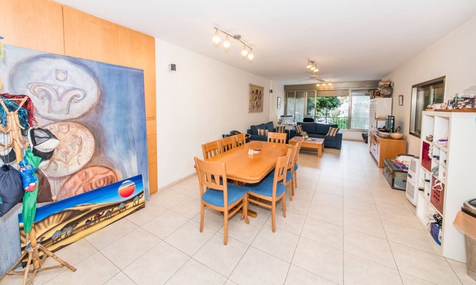 Tel Aviv Promenade Apartment | Central family-sized home – a block from Gordon Beach!