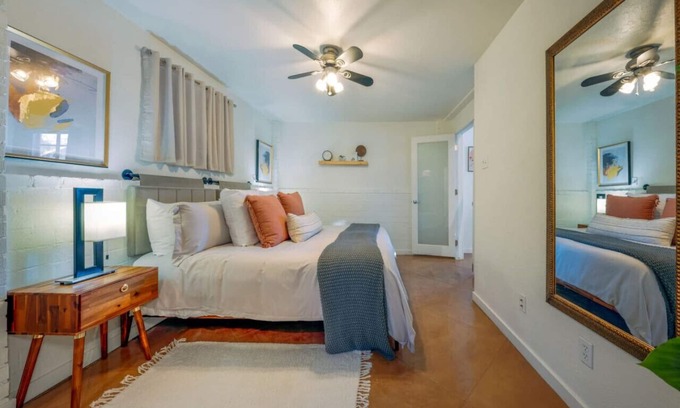 Blenman-Elm House | Central/Fenced/Cozy/1 BR & 1 BA/Guesthouse