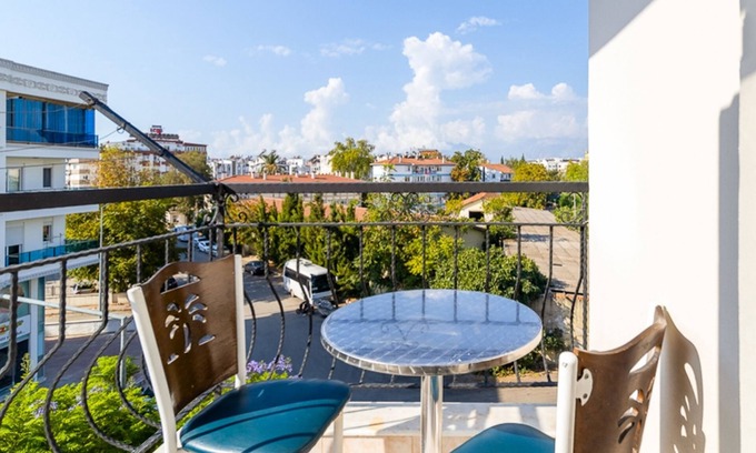 Kaleici Apartment | Central Flat w Balcony 10 min to Hadrian Gates