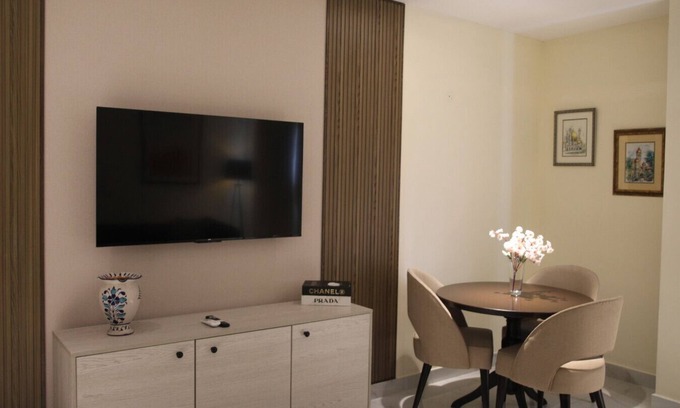 Lahore Apartment | Central Lahore 2 Bed Apartment with Roof Access, Gym
