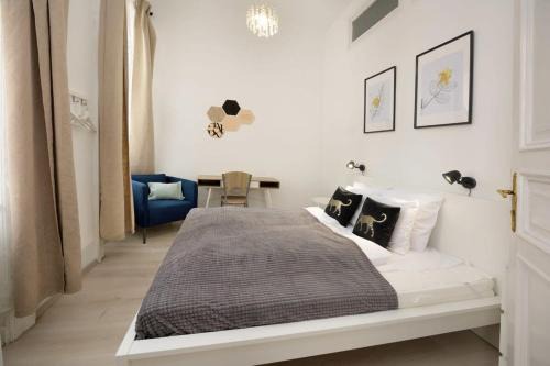 Csarnok negyed Apartment | Central large cosy apartment