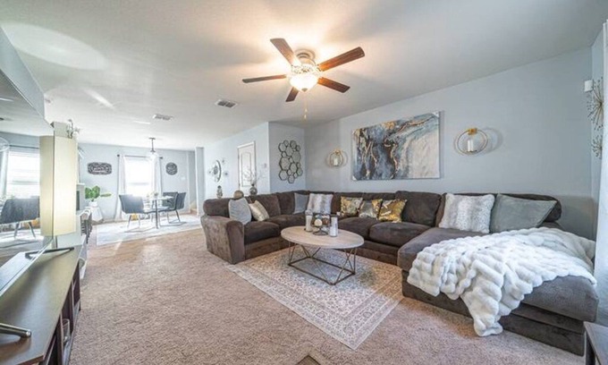 Medina Valley House | Central Location 3BR/2.5BA Near Lackland AFB, SeaWorld, Six Flags & Downtown