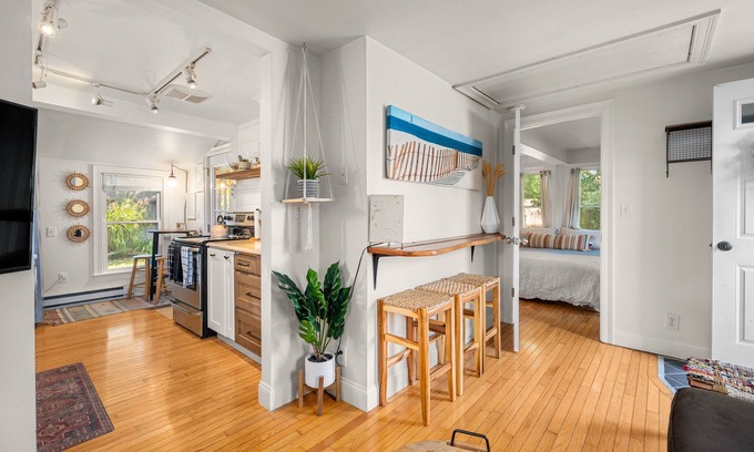 Orleans House | Central location! Bungalow for 2 + Garden