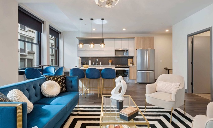 Downtown Chicago Apartment | Central Location: Exclusive Apts for Large Groups