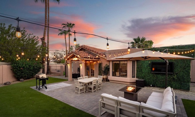 Chandler House | Central Location, Hot tub, Putting Green, Movie Projector, Large Yard