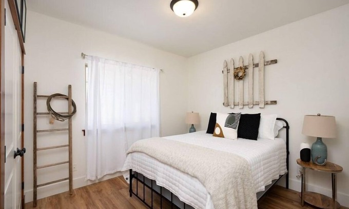 Bozeman House | Central Location with Western Flair