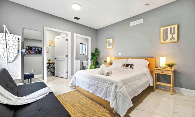 Liberty City Apartment | Central Miami Studio | Wynwood 8 Min