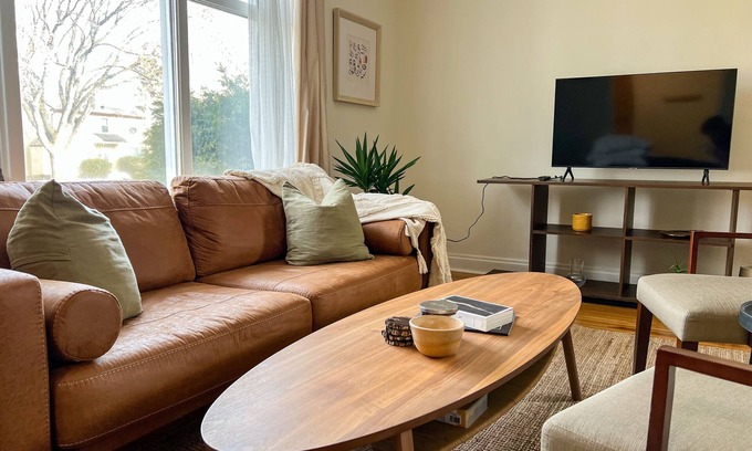 Tuxedo House | Central Mid-Century Modern Newly Renovated Bungalow