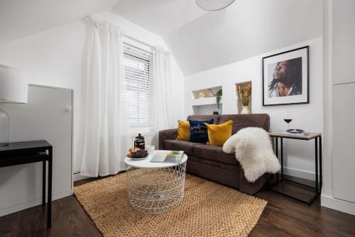 Plymouth Apartment | Central Plymouth 1 Bedroom Apartment - Sleeps 5 - Habita Property