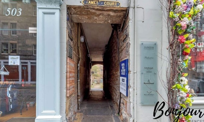 Old Town Apartment | ★ CENTRAL ★ Royal Mile ★ FREE Offsite Parking & City Views ★