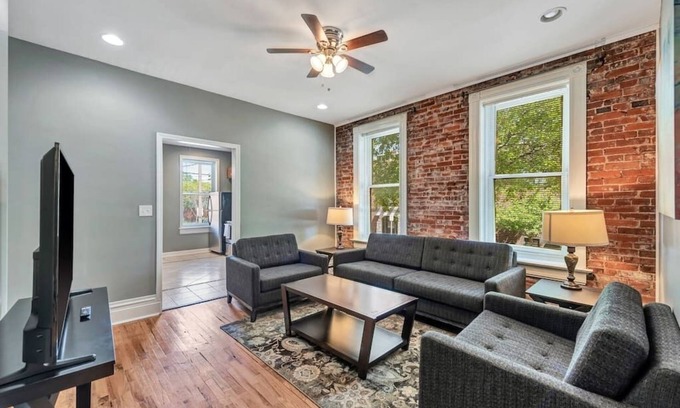 Benton Park House | Central St Louis apartment 1E