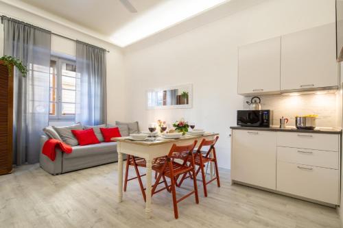 Santa Maria Novella Apartment | Central Station Apartment by Mmega