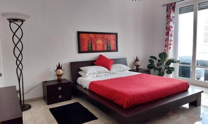 Historic Centre Apartment | Central station house