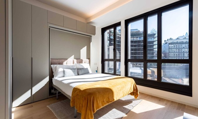 San Babila Apartment | Central tower II - Studio Apartment, Sleeps 2
