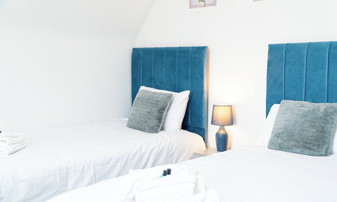 Adamsdown Apartment | Central twin bed apartment