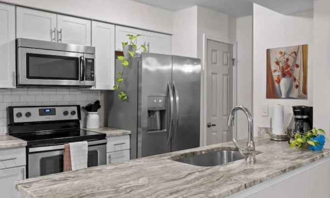 Norfolk - Virginia Beach House | Centrally Located 2BR 2Bath Home