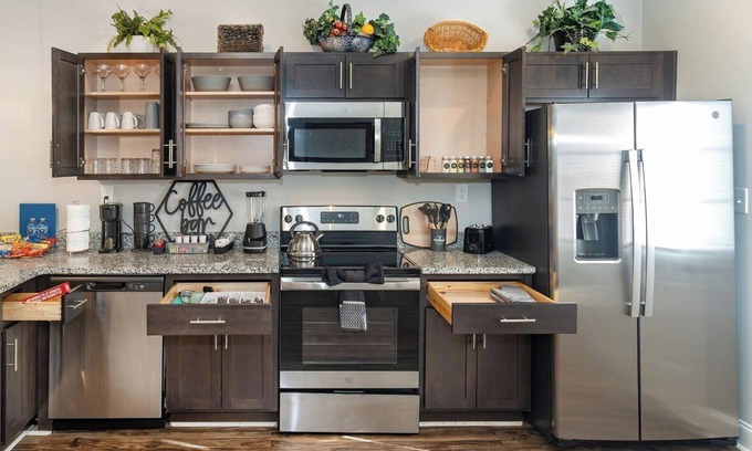 Clarksville Apartment | Centrally Located 2 BR Townhome