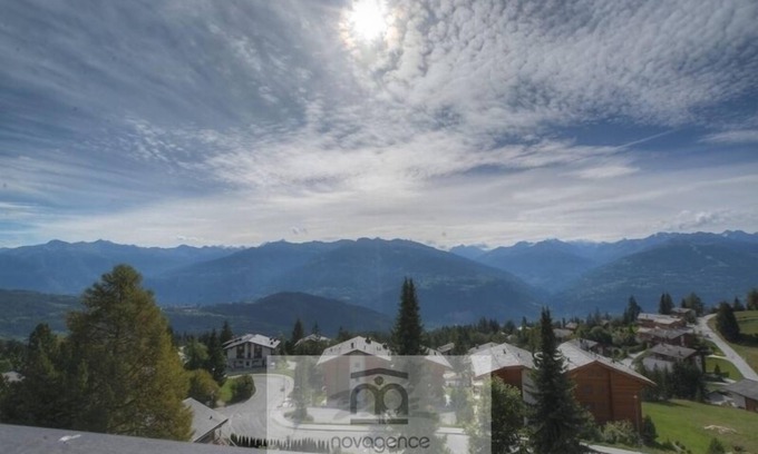 Anzere Apartment | Centrally located flat (max. 5 persons), shops nearby, easy access to the front of the building. Ent