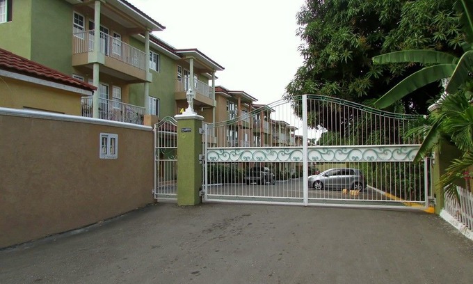 Molynes Gardens Hotel | Centrally Located Guest Apartments