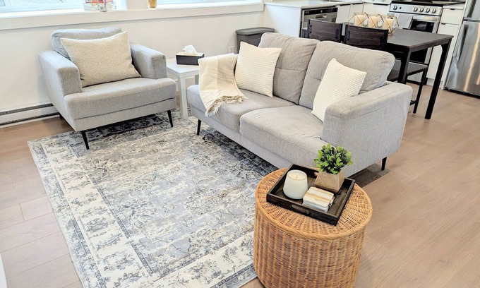 Knight House | Centrally located, modern, clean, 2 bedroom suite! Kid Friendly!