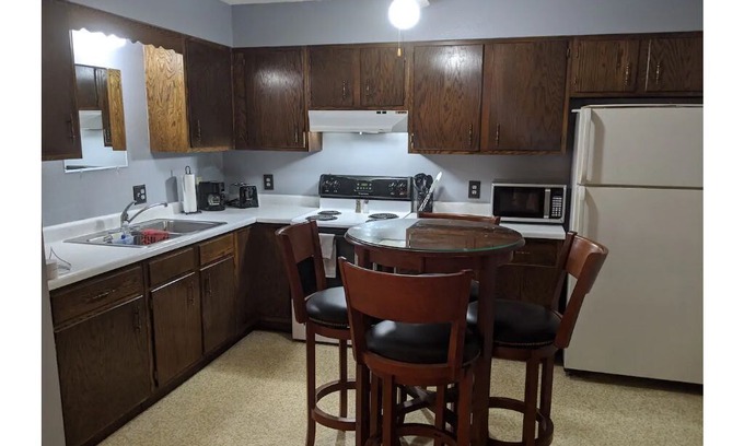 Pierre House | Centrally Located on Pawnee - Apartment #7