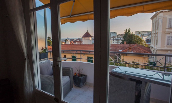 Carnot Apartment | Centrally located quiet apartment with beautiful sea view
