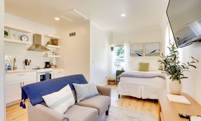 Sunset Apartment | Centrally Located Studio 3 Mi From Downtown!