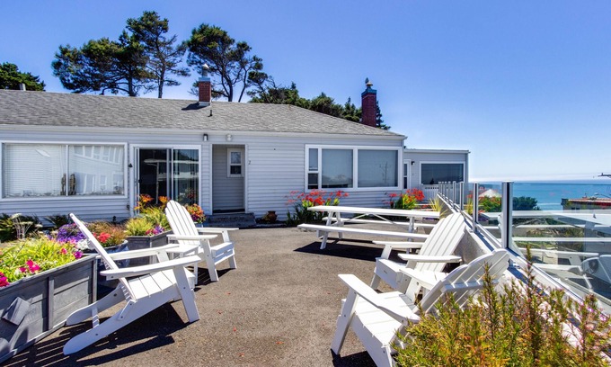 Lincoln City Condo | Centrally located condo with ocean views, nearby beach access