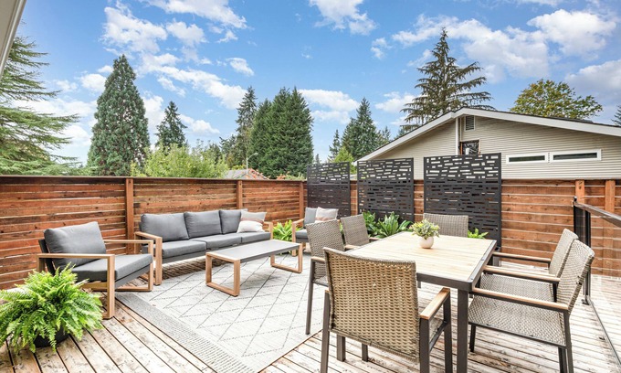 West Ridge House | Centrally Located w/Rooftop Deck- Near Wine Country-Trails-Greenbelt Yard-405Fwy