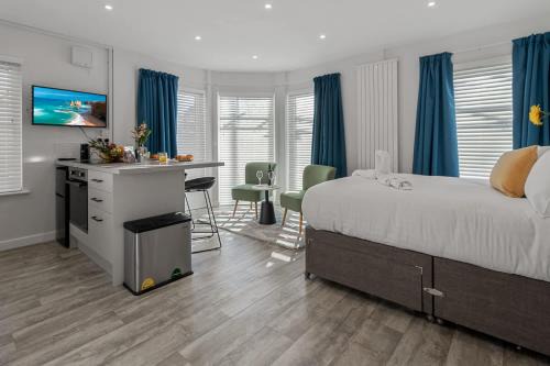 Exeter Apartment | Centre Point Studio - Short Stays UK