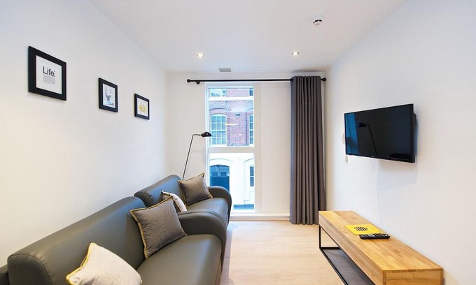 Les Grands Carmes Apartment | CENTRE VIEUX PORT - 1 Bedroom Apartment Sleeps 4 (Accessible)