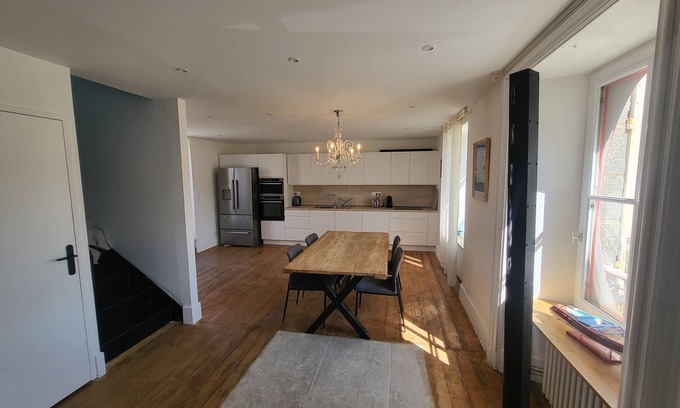 Cotes d'Armor House | Centre Ville de St Quay, 100m Plage. Place du Marché