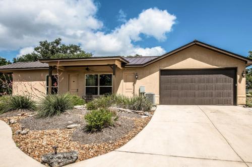 Spring Branch House | Century Oak House - Casita A