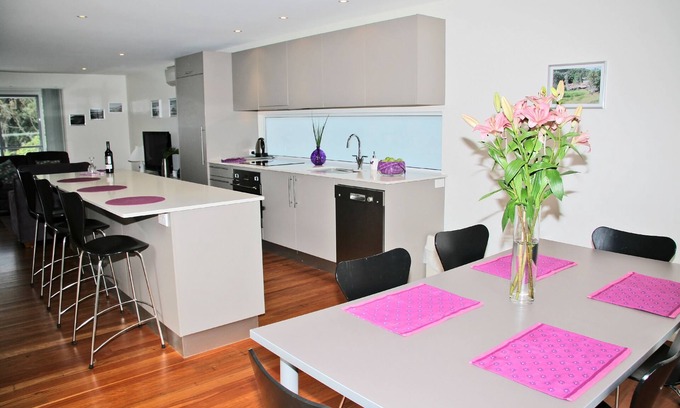 Blueys Beach House | Cerulean Blue Combo, 5 bedrooms *Sleeps 12* walk to cafes and beach