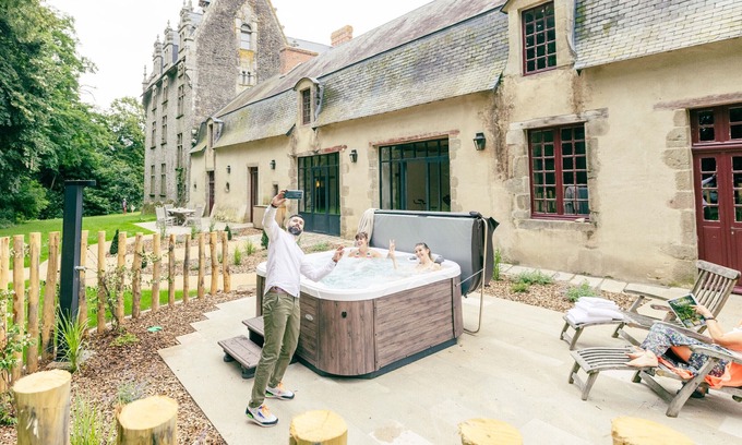 La Rabateliere Cottage | Château historique avec jardin, jacuzzi et équipements de détente - 10 personnes