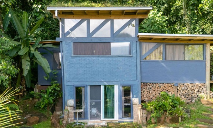 Garuva Ski Chalet | Chalé na Mata Atlântica com rio e imersão natural