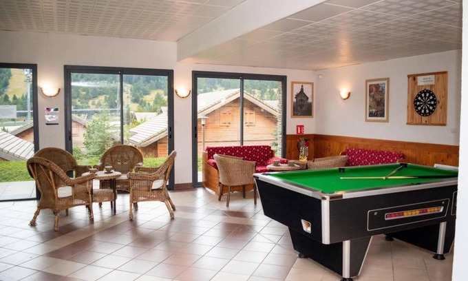 Saint-Etienne-en-Devoluy Ski Chalet | Chalet, 300m from ski slopes, fitness, swimming pool, sauna, terrace, parking, tv, ski locker, 42m²