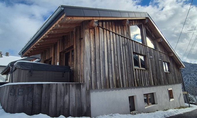 Les Gets Ski Chalet | Chalet Abeille 12 Guests Hot Tub Free Ski Bus