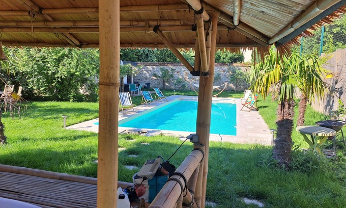 Chevilly-Larue Ski Chalet | Chalet and straw hut under the stars metro 14 L'Haÿ-les-Roses