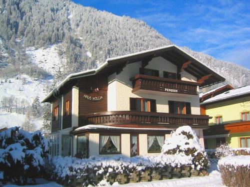 Fusch an der Grossglocknerstrasse House | Chalet in Fusch near Ski Lift and Lake