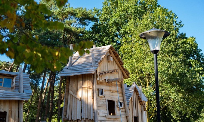Knegsel Ski Chalet | Chalet by Pond With Sauna