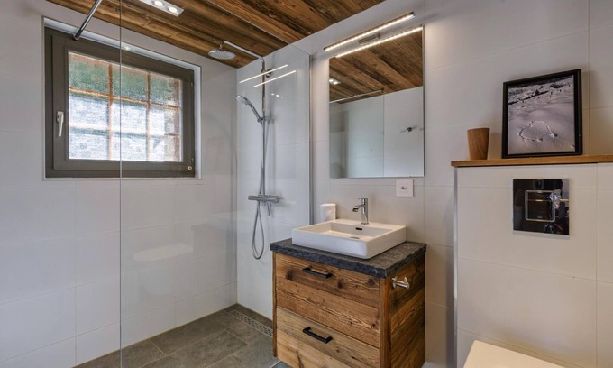 La Tzoumaz House | Chalet Capricorne -Impeccable Ski in/out Chalet with Sauna and views