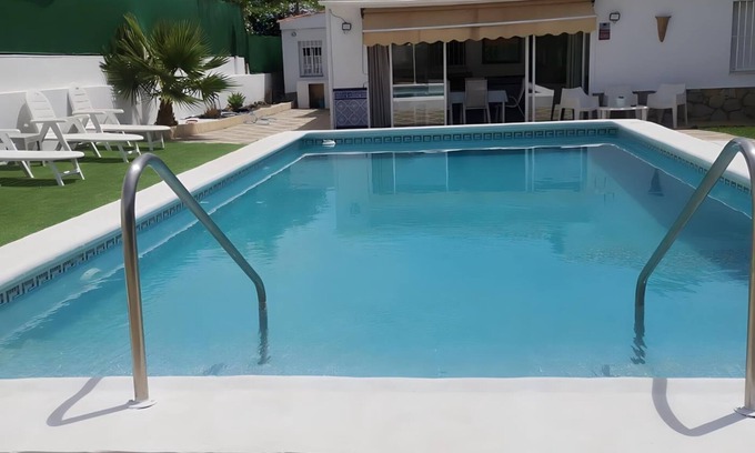 Valencina de la Concepcion House | Chalet con Jardin, Piscina Privada y parking