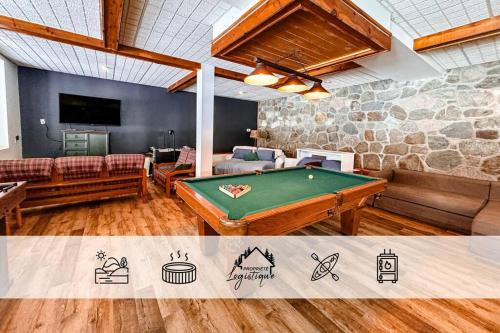 Saint Donat House | Chalet de l'Auberge: Lac avec Plage, SPA & Billard
